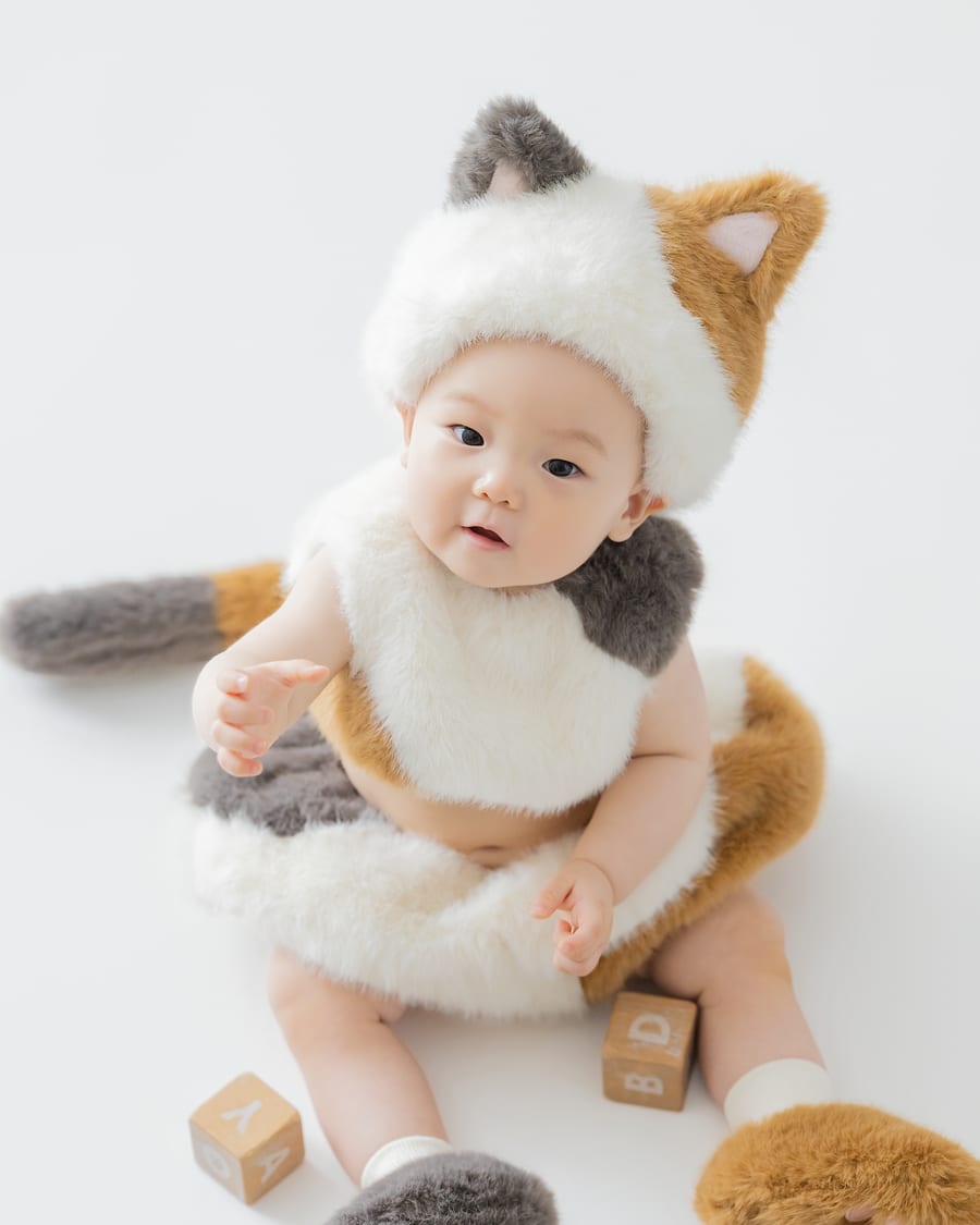 ハーフバースデーフォトで着られる衣装「みけねこ」